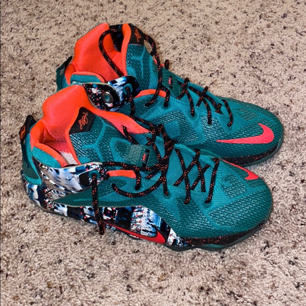 Basketball sneakers